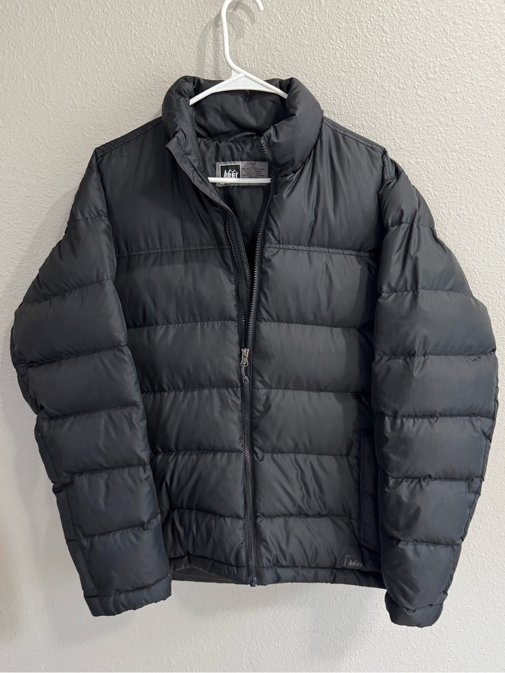 REI men’s medium full-zip goose down quilted puffer jacket -black